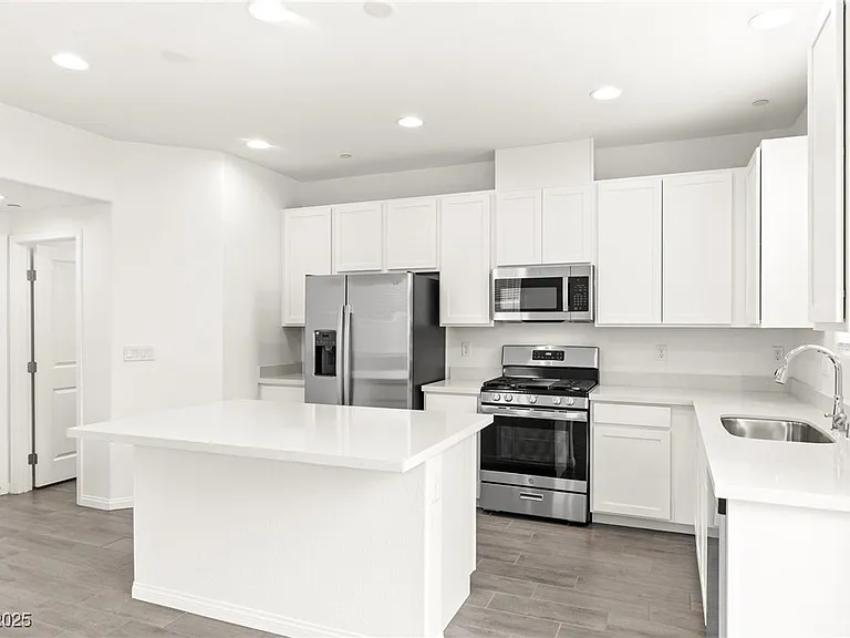 10146 Gabby Glen St — Photo 4