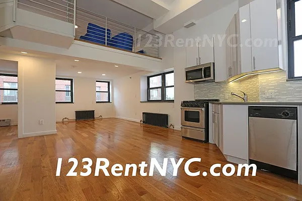 Rented by Chartwell Manhattan Realty | media 3