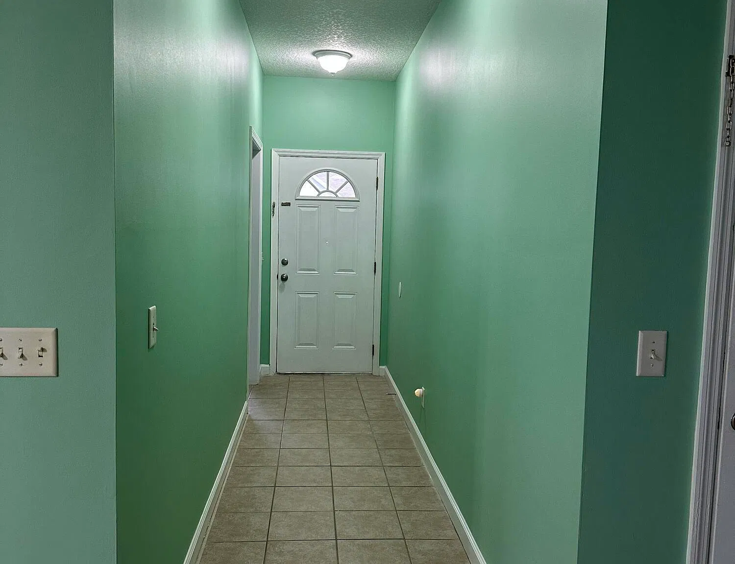 3 bed, 2.0 bath, 1133 sqft, $2,000 — Photo 2