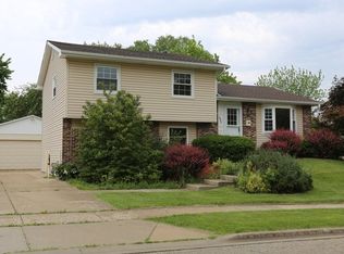 1692 Gilberto St, Glendale Heights, IL 60139