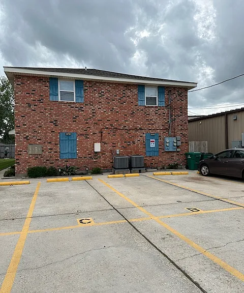 1608 Clearview Pkwy #B — Photo 1