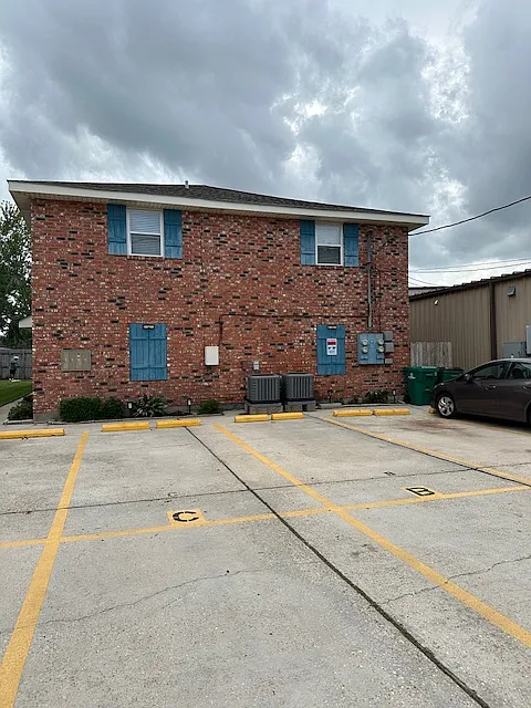 1608 Clearview Pkwy #B