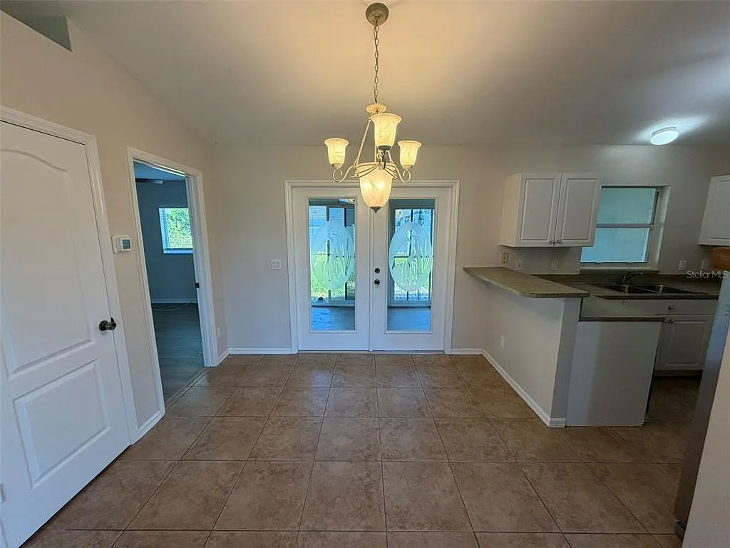 3 bed, 2.0 bath, 1277 sqft, $1,750 — Photo 2