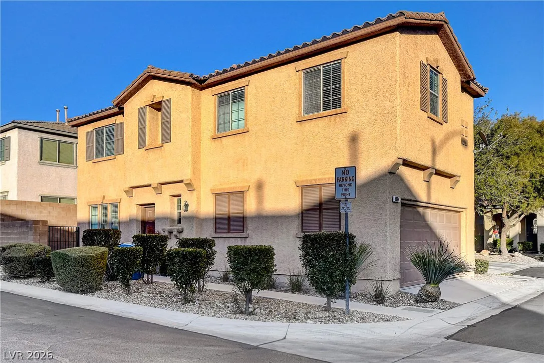 3 bed, 2.5 bath, 1778 sqft, $2,050 — Photo 3