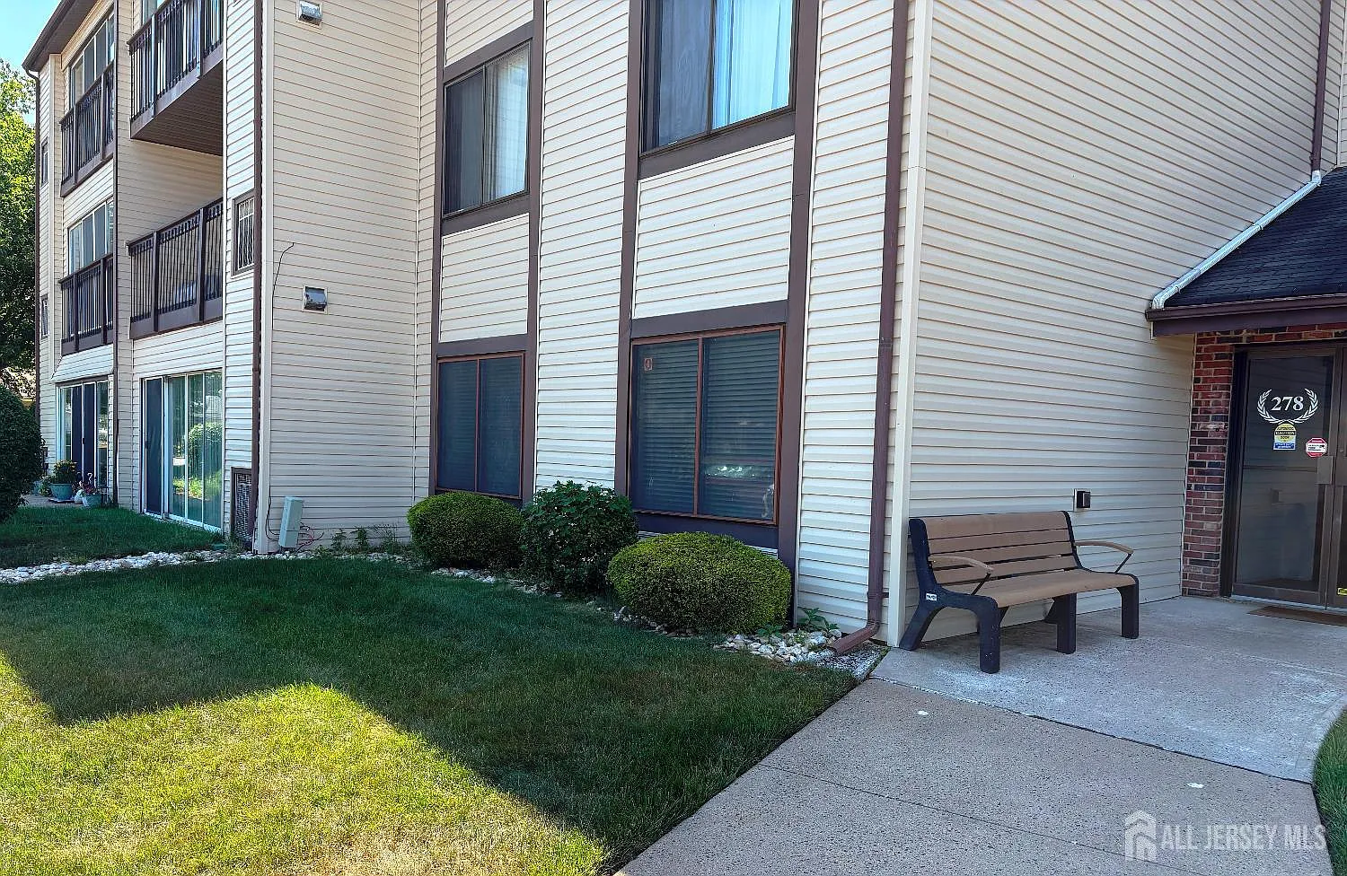 2 bed, 2.0 bath, $1,900 — Photo 2
