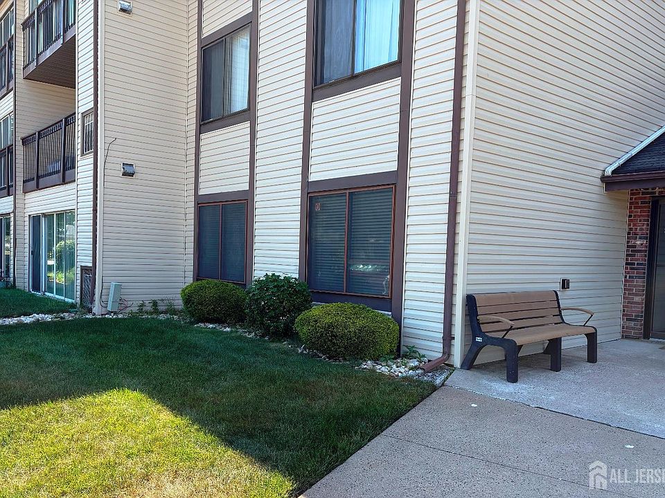 1st image of 278 Crosse Dr APT 1C