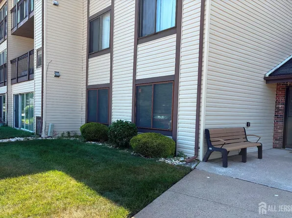 278 Crosse Dr APT 1C, Monroe Township, NJ 08831