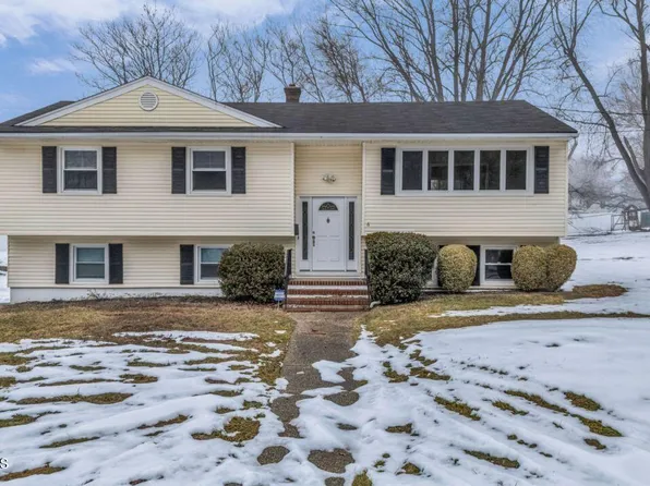 6 Highview Circle, Middletown, NJ 07748