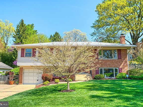 3rd image of 8520 Braeburn Dr
