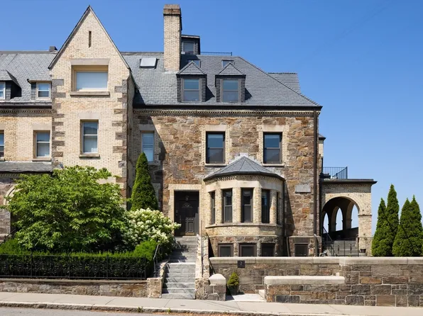 364-366 Tappan St Unit 3, Brookline, MA 02445