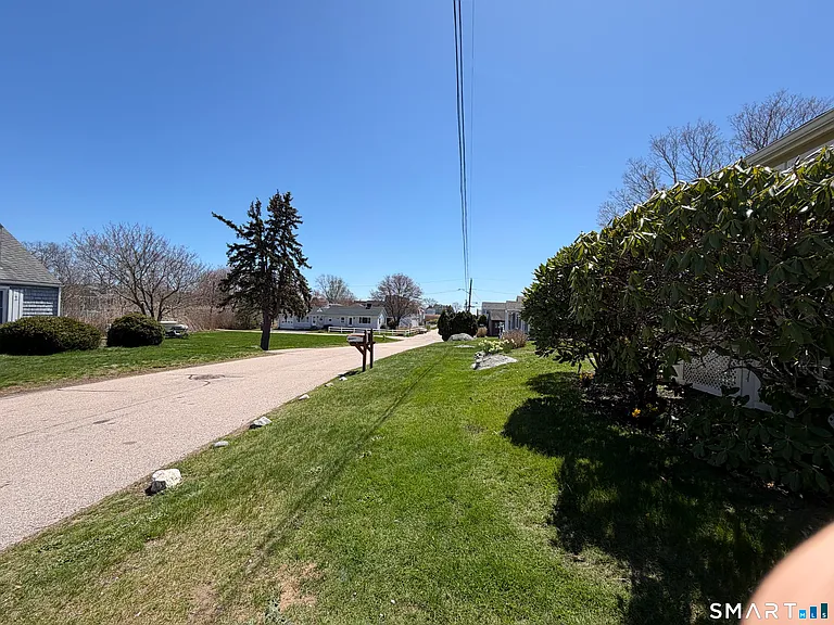 40 Ashworth Ave — Photo 18