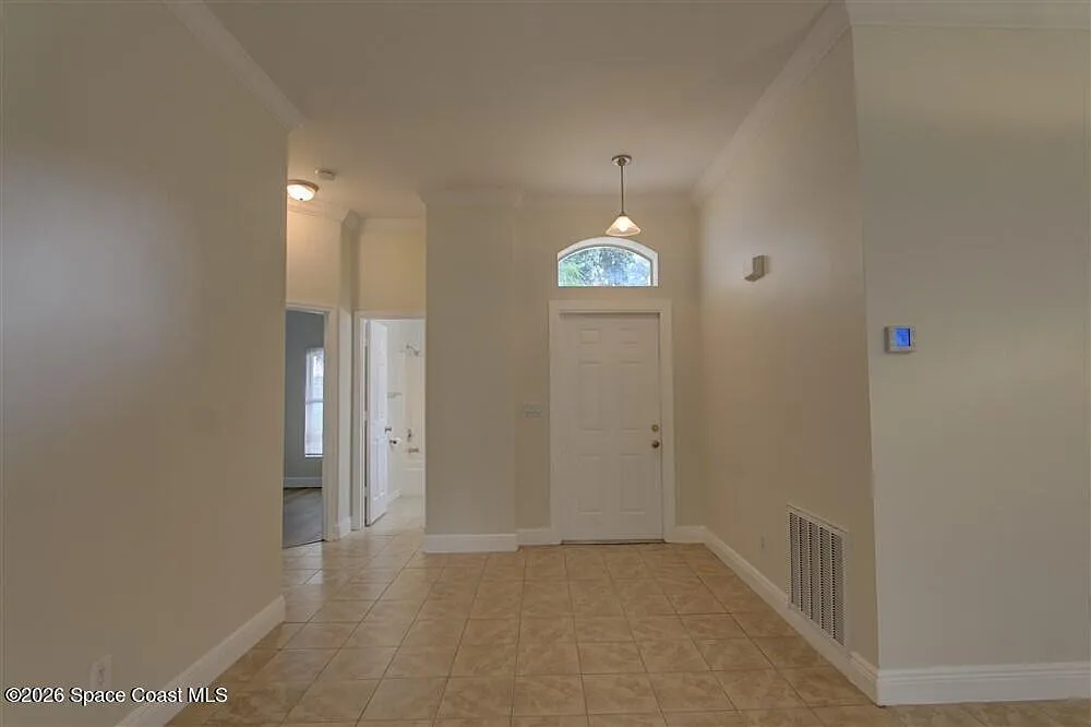 3 bed, 2.0 bath, 1424 sqft, $2,400 — Photo 4