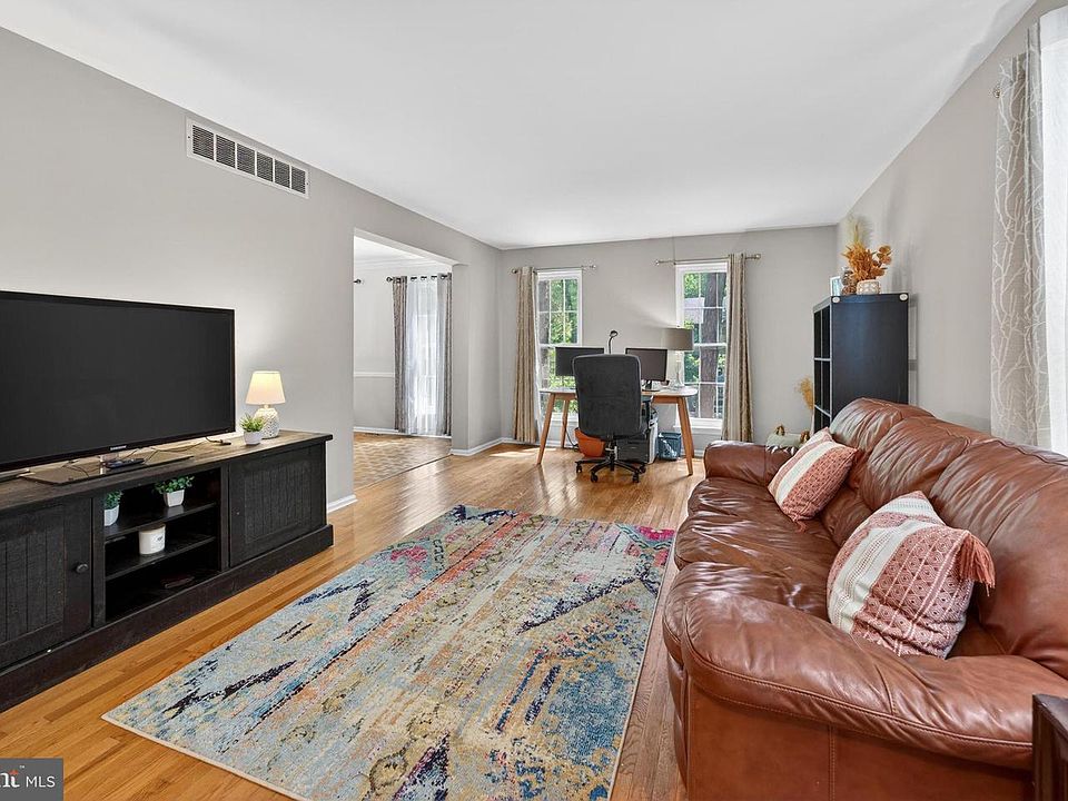 8 Battery Hill Dr, Voorhees, NJ 08043 | MLS #NJCD2112936 | Zillow