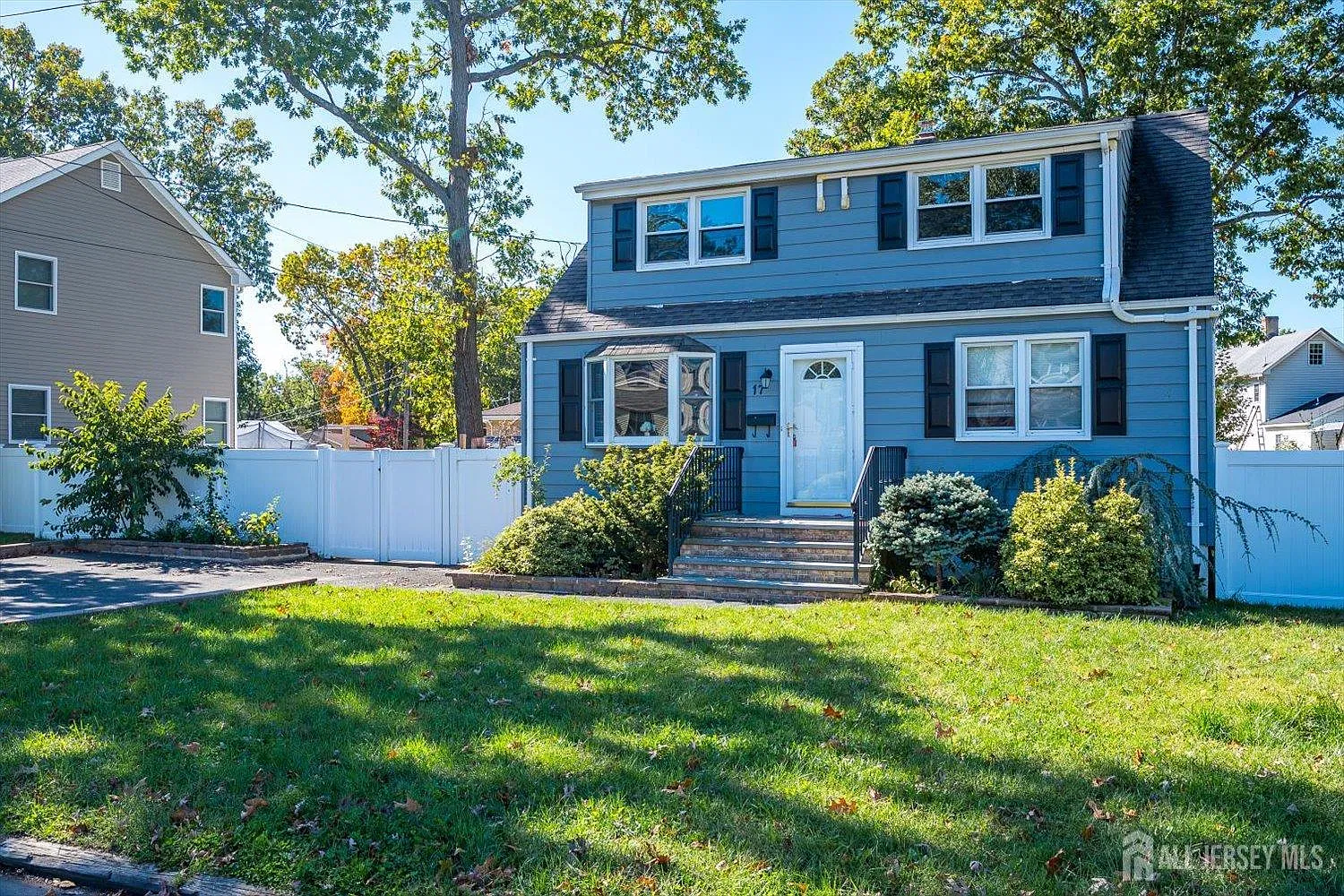 4 bed, 1.0 bath, $3,500 — Photo 3