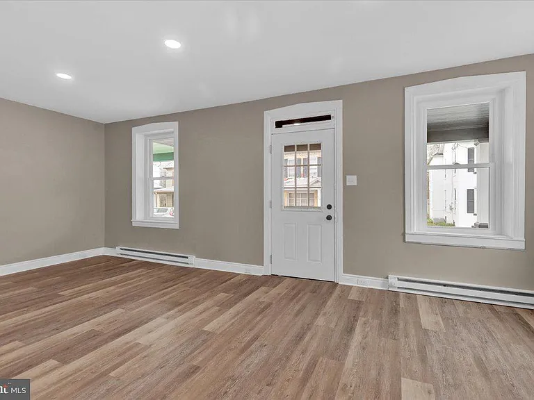 2102 Main St — Photo 7