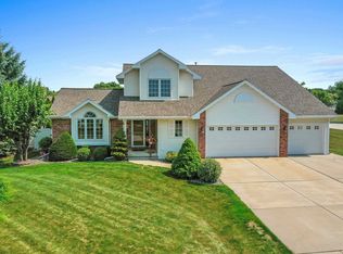 2783 Blue Spruce Dr, Green Bay, WI 54311