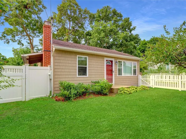 30 Prassan Street, Patchogue, NY 11772