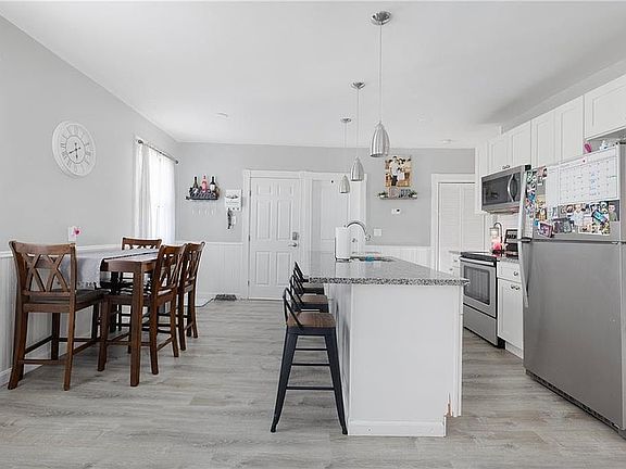 4th image of 21 Elmore Ave #2