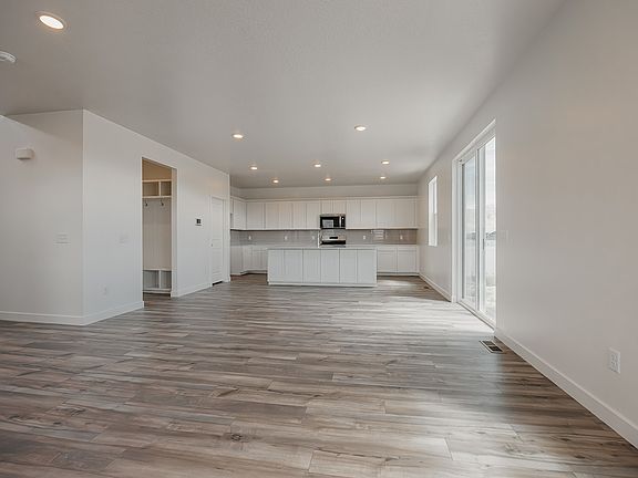 4th image of 322 E Clear Granite Way