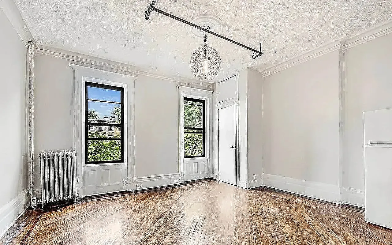 915 Sterling Place — Photo 2