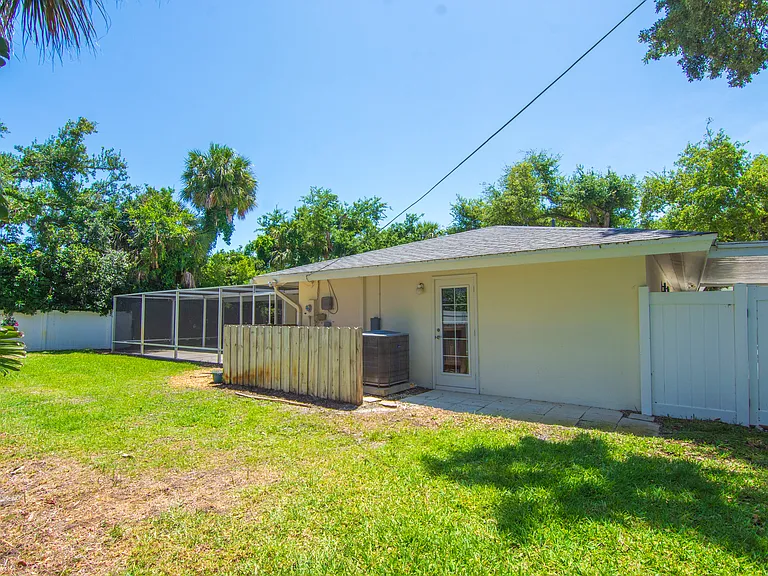 525 Iris Ln — Photo 5