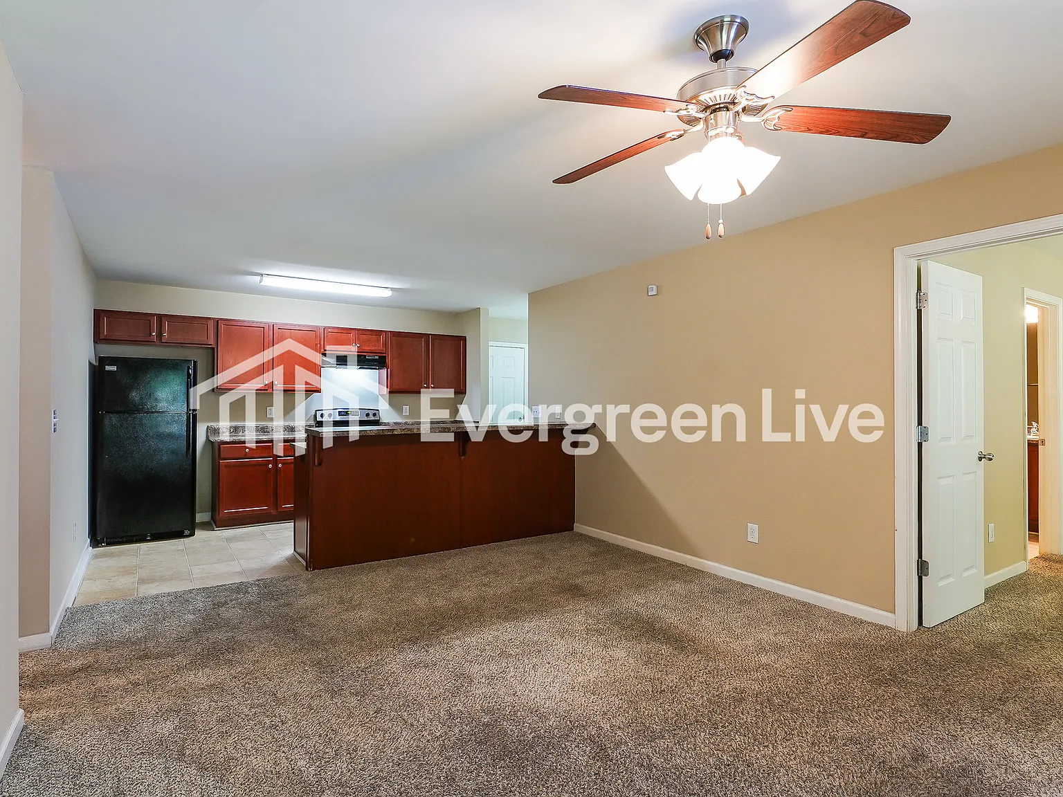 4 bed, 2.0 bath, 1329 sqft, $1,545 — Photo 3