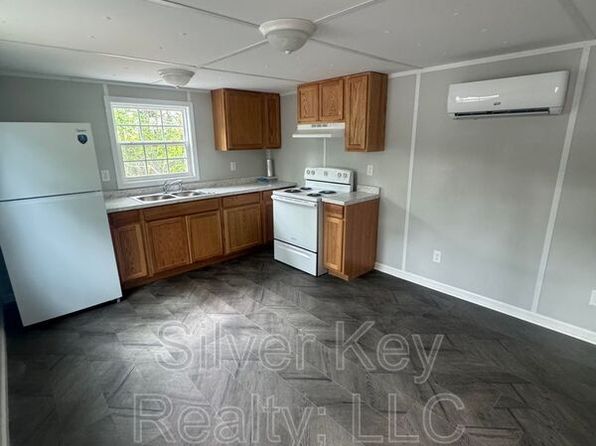 1004 S Jackson St #B10, Athens, TN 37303
