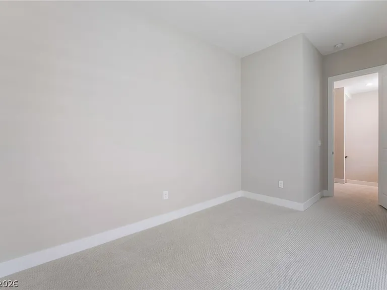 667 Grey Saker St — Photo 34