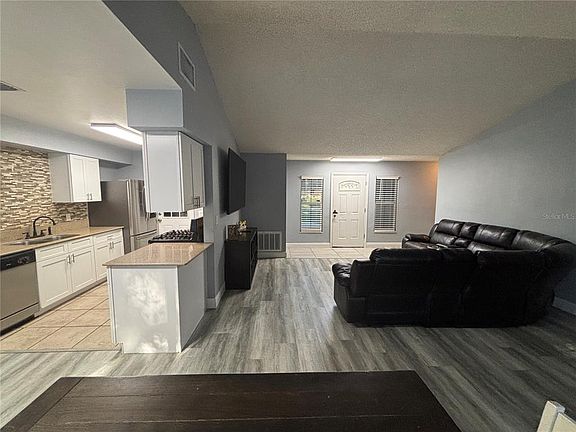 5th image of 3334 Fox Ridge Dr