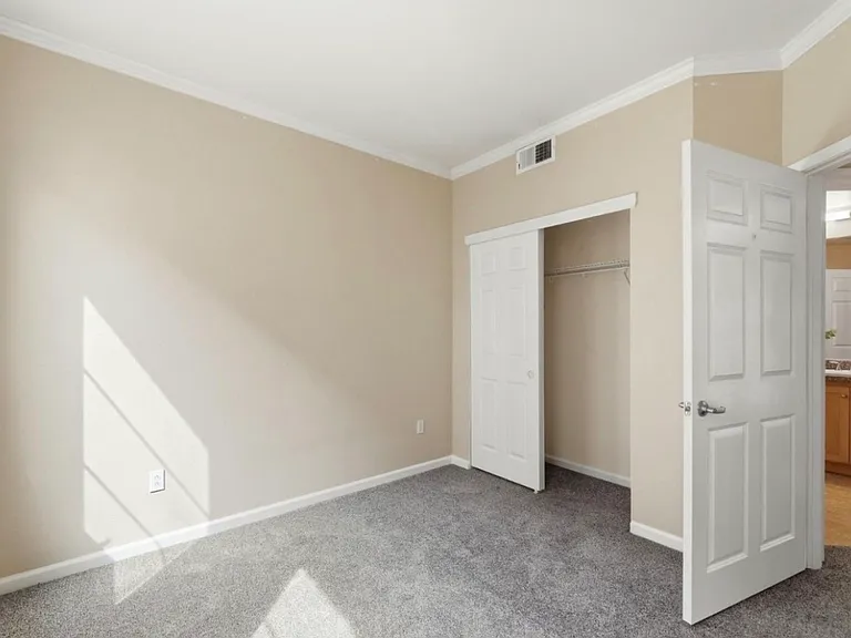800 N 8th St #220 — Photo 17