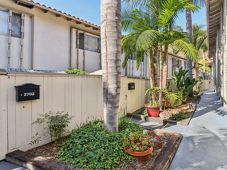 La Jollan Townhomes — Photo 40