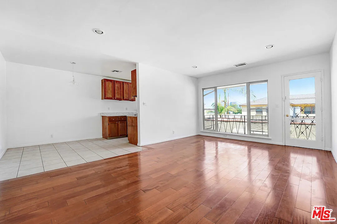 1 bed, 1.0 bath, 1100 sqft, $2,500 — Photo 3