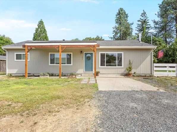 151 Laubach Ln, Grants Pass, OR 97526