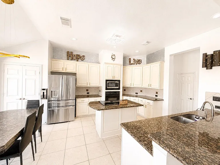 5507 Cranston Ct — Photo 13