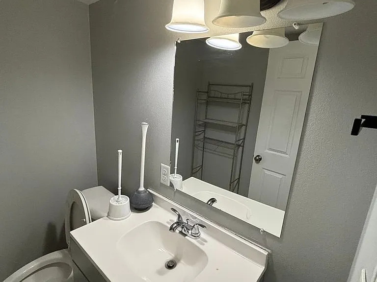503 W Hovey St — Photo 10