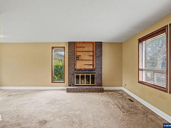 5th image of 411 SW 9th St