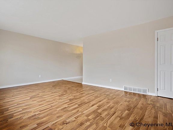 5th image of 1721 Oxford Dr