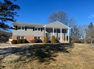 12 Briarwood Dr, Middletown, NY 10940