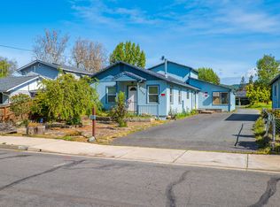 1136 SW Rogue River Ave, Grants Pass, OR 97526