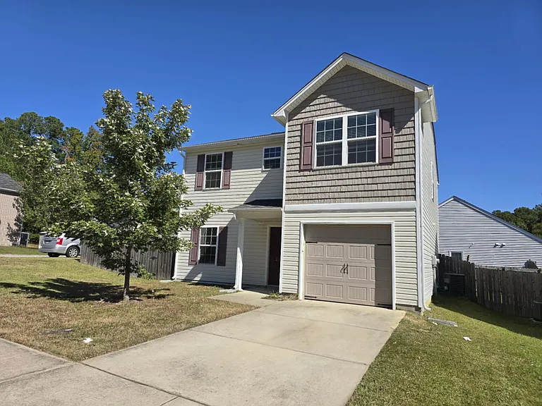 2901 Filbert St — Photo 2
