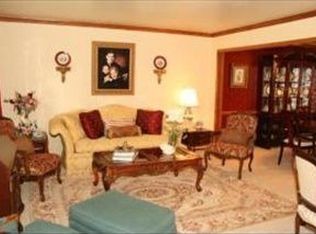 951 Wood Ave, Geneva, IL 60134