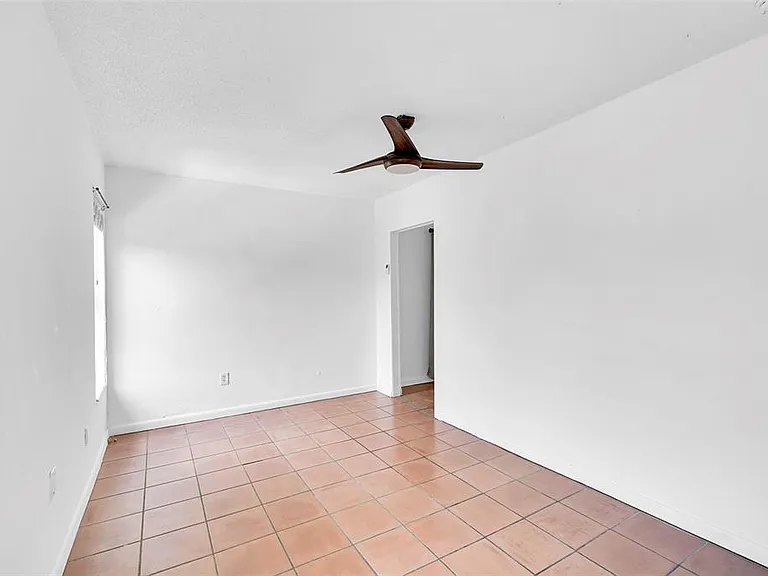 1005 SW 15th Ave #10 — Photo 2