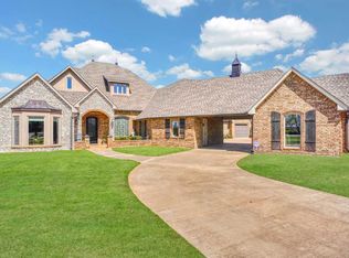 18 NW Burr Oak Dr, Lawton, OK 73507