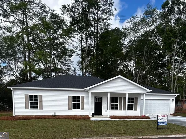 307 McLean St, Claxton, GA 30417