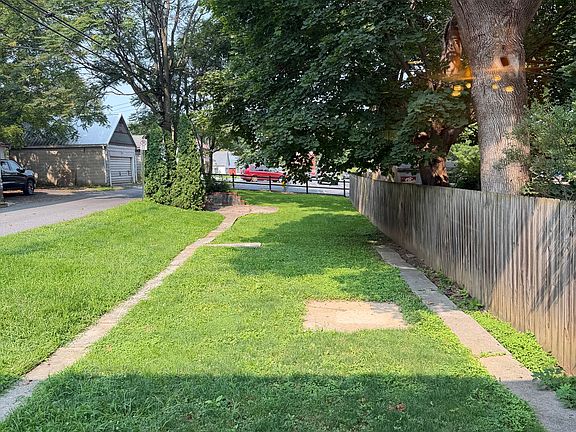 4th image of 16 N Locust St #1
