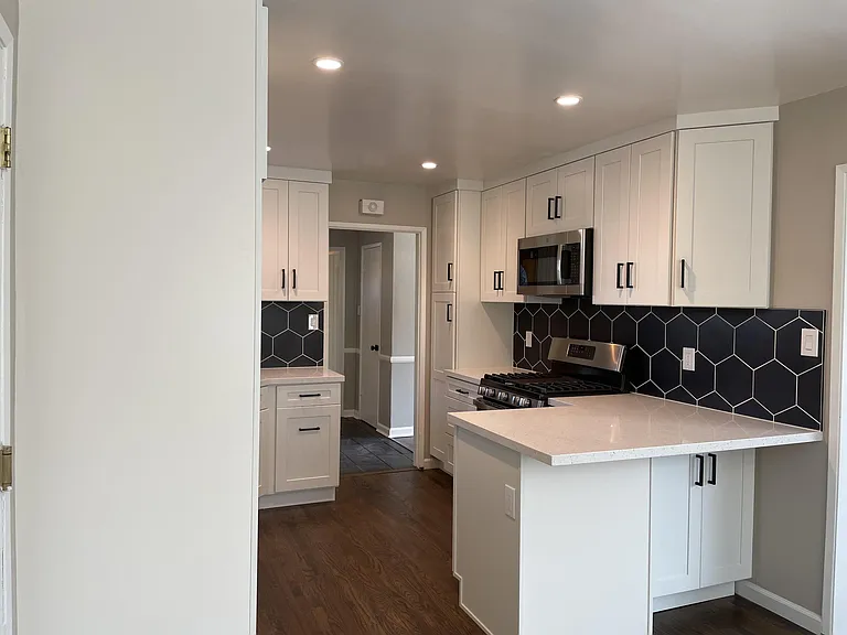 2634 Balfour Ave — Photo 17
