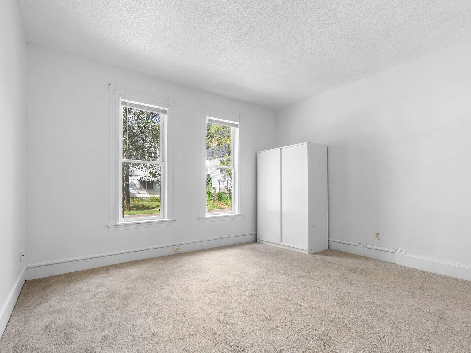 3 bed, 1000 sqft, $1,700 — Photo 4