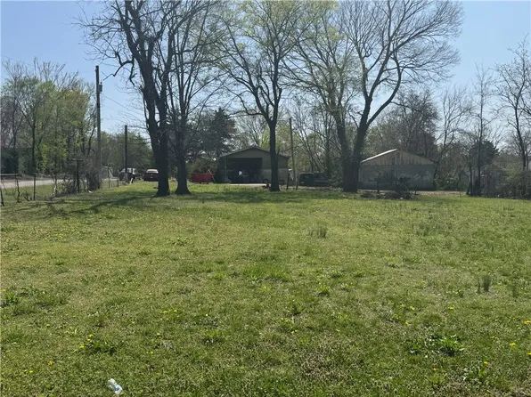 218 E Elm St #3, Stilwell, OK 74960