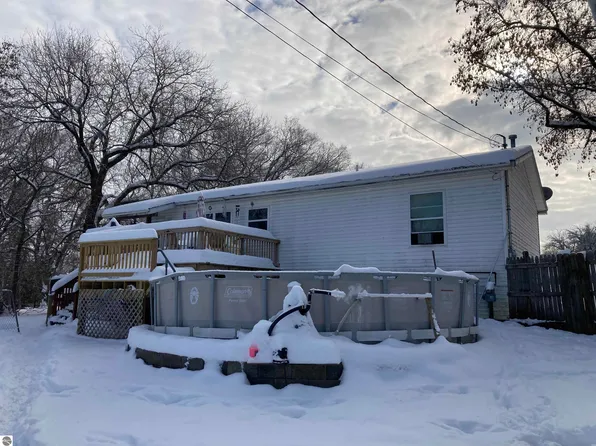 302 W Page St, Rose City, MI 48654