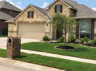 8105 Canyon Dr, Aubrey, TX 76227